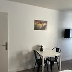 Quartier St Genes Apartment